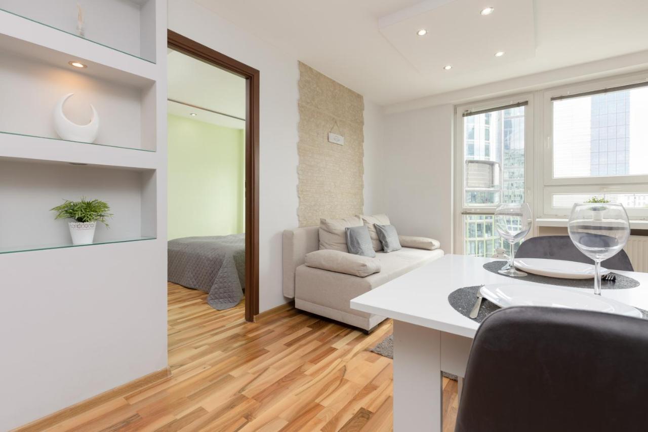 Apartamento Jana Pawla Ii Next To The Metro By Renters *