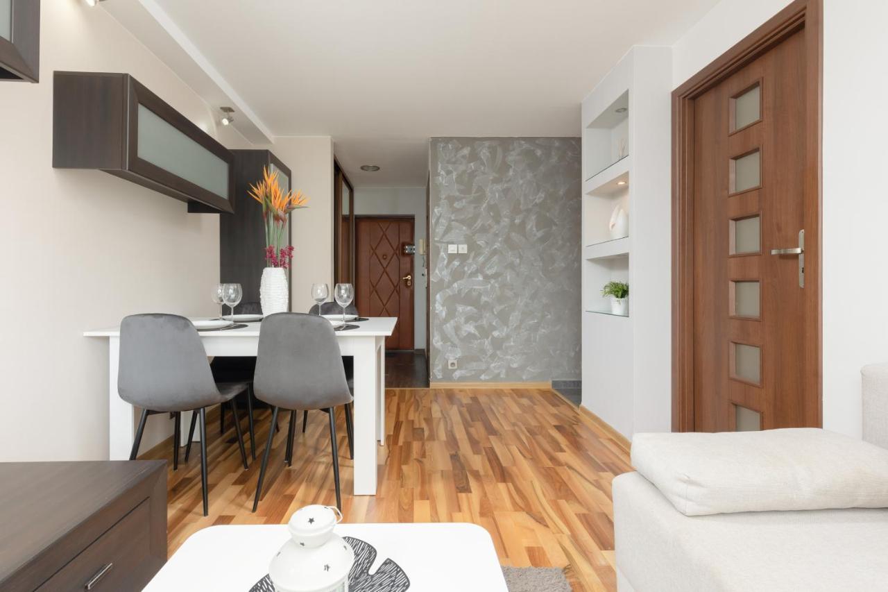 Jana Pawla Ii Next To The Metro By Renters Apartamento *