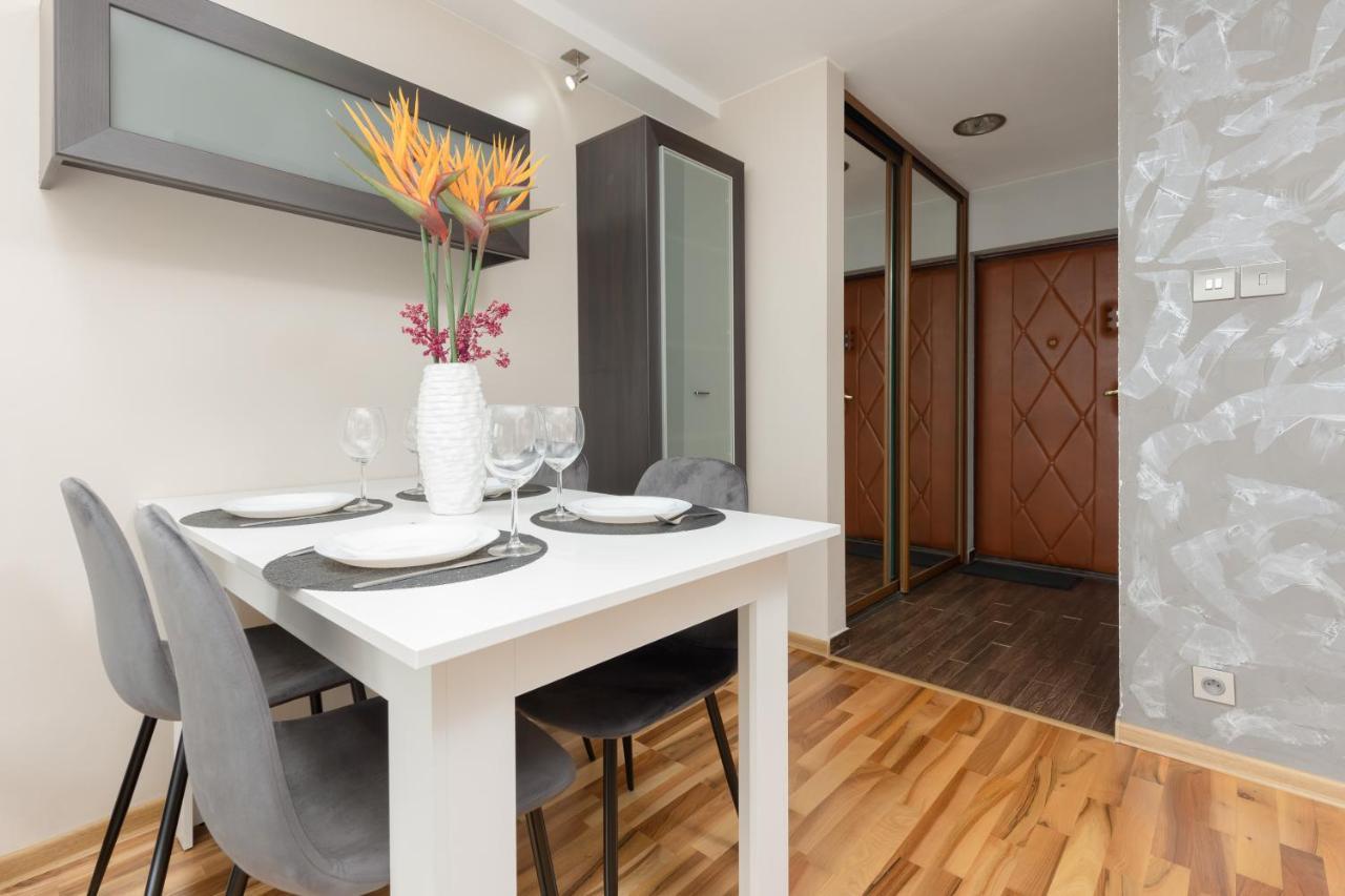 Apartamento Jana Pawla Ii Next To The Metro By Renters *