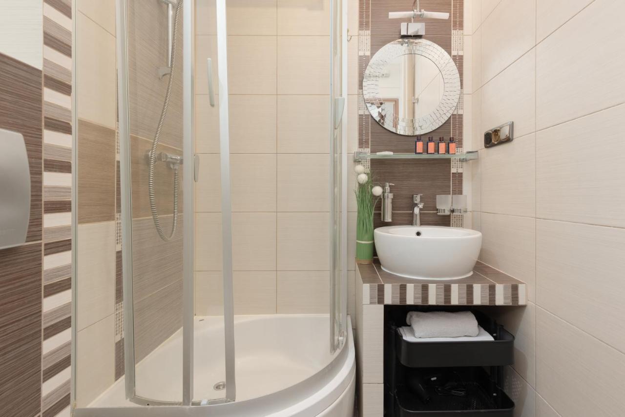 Jana Pawla Ii Next To The Metro By Renters Apartamento Varsovia