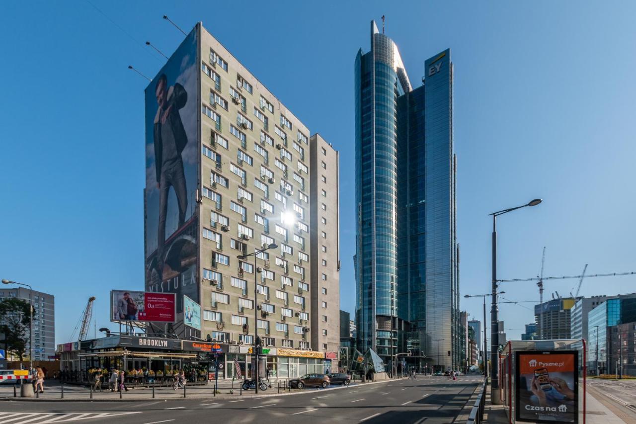Jana Pawla Ii Next To The Metro By Renters * Varsovia